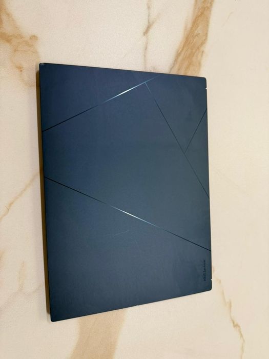 Asus Zenbook s 13 1TB ram 16 gb