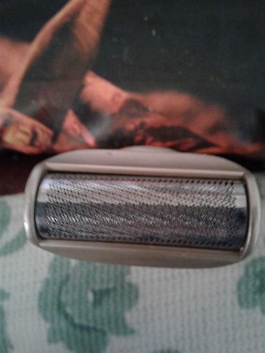 Бритва  электрическая ( от аккумулятора )