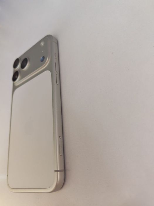 Iphone 17 pro max 256 100% 130 sikl
