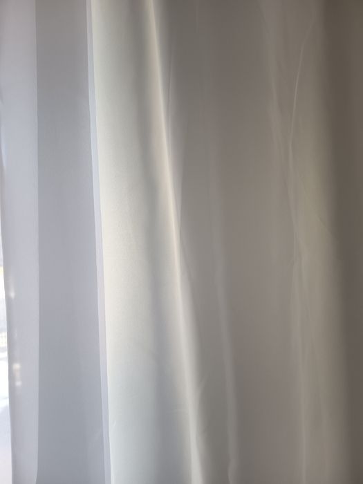 Două bucăți de 400x240 cm, lățimea 400cm și înălțimea 240 cm.