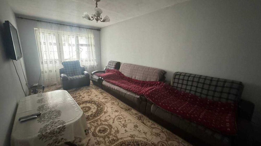 Трехкомнатная квартира на Регистане, 3 этаж, 65 квадратов с балконом