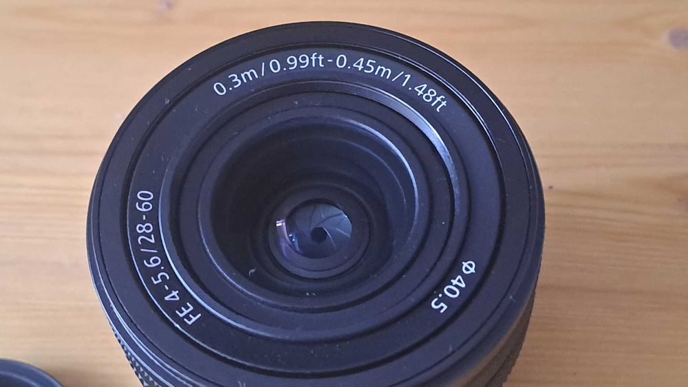 Продавам обектив Sony FE 28-60