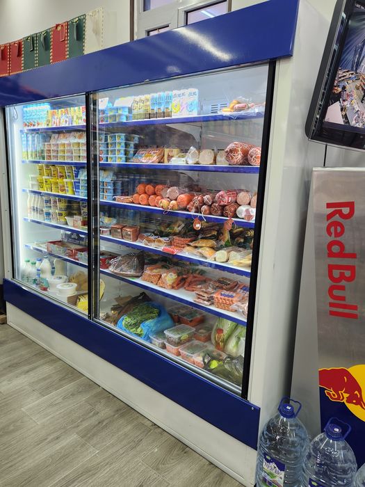 Продаётся витрина холодильник
