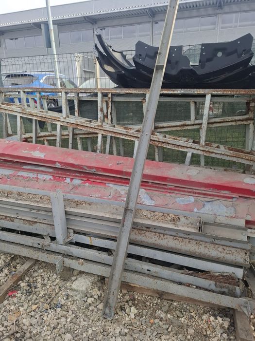 Hala metalica, birouri, locuință, grajd,magazie,depozit