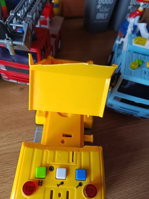 Set 7 mașini / camioane cu sunete și lumini