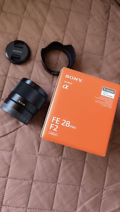 Sony E 2/28 обективът като нов