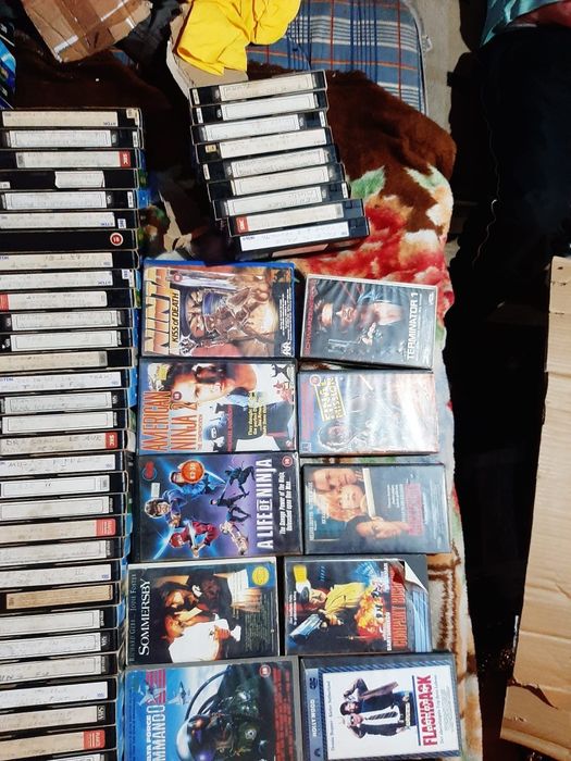 Vând casete video filme vechi traduse vocal în stare bună