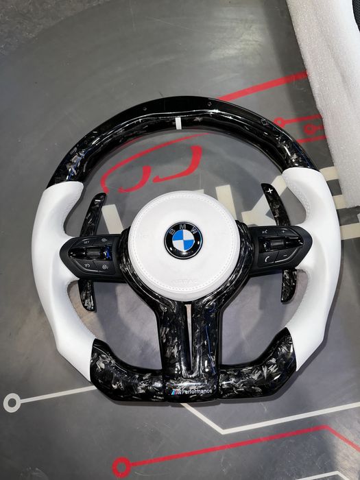 Volan BMW M CARBON FORJAT / LED / Vibratii / Incalzire / DISTRONIC / F