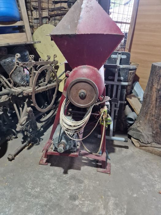 Mașină de curățat porumb(știuleți)