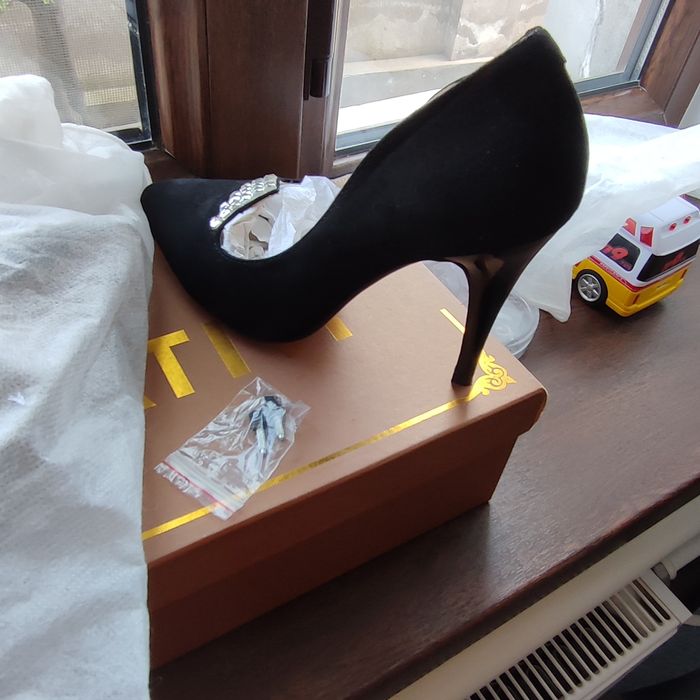 Золушка учун оёк киим