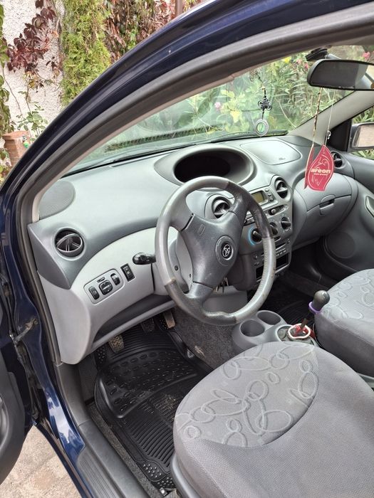 TOYOTA Yaris 2000 — imagine 2