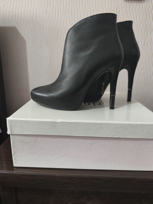 Ботинки кожаные женские