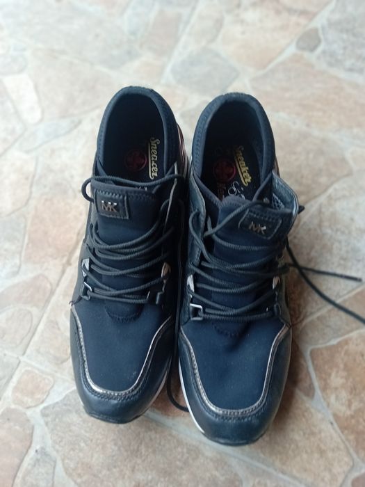 Adidași de calitate nr 40