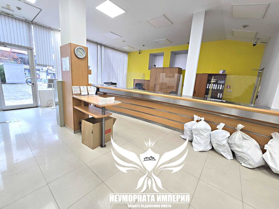 Дава се под наем Офис в Асеновград - 80 кв.м за 1055 € - Снимка #1