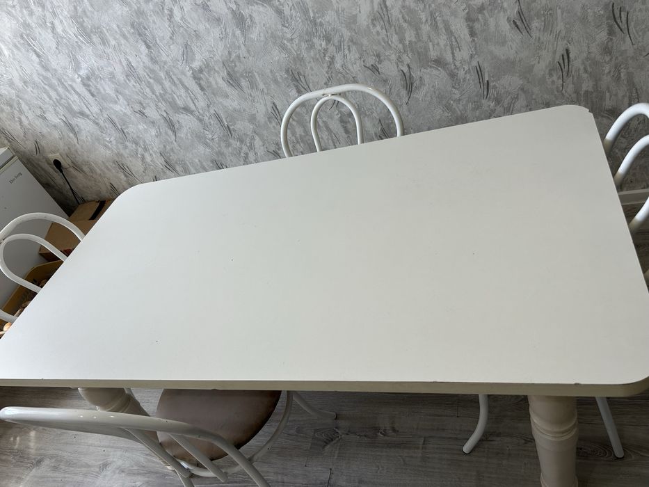 Стол сатылады стулясымен жақсы жағдайда