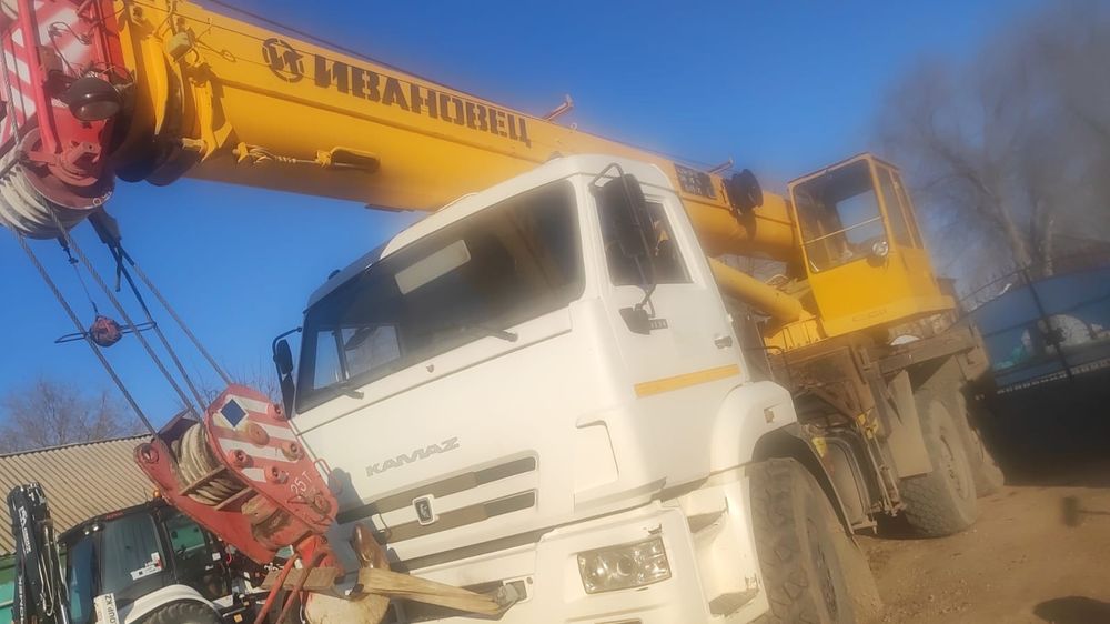 Автокран услуги. Китаец 25 тонн и камаз-вездеход 25 тонн