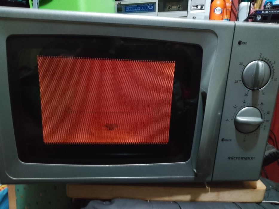 Vând cuptor cu microunde