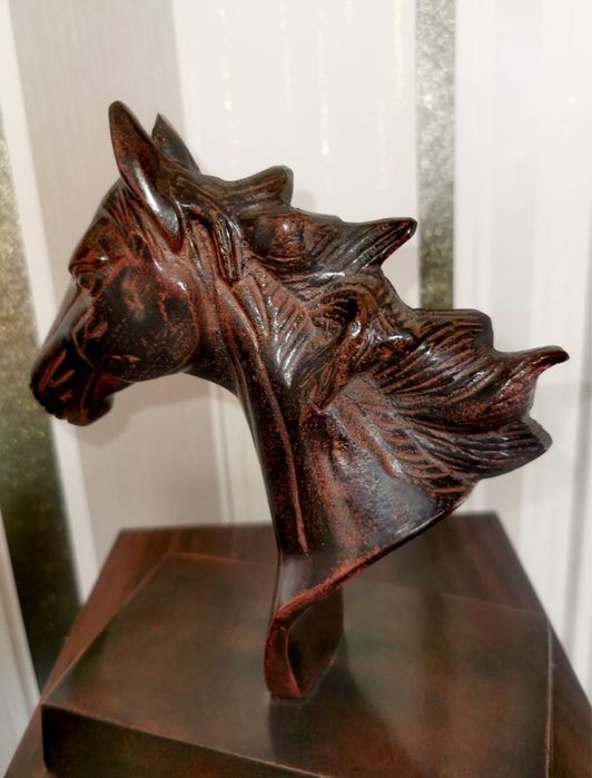 Антикварна фигура на конска глава от среда на века бронзова скулптура