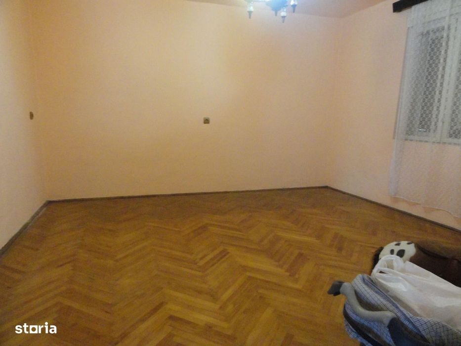Casa 4 camere situata pe colt intr-o locatie buna in zona Gai