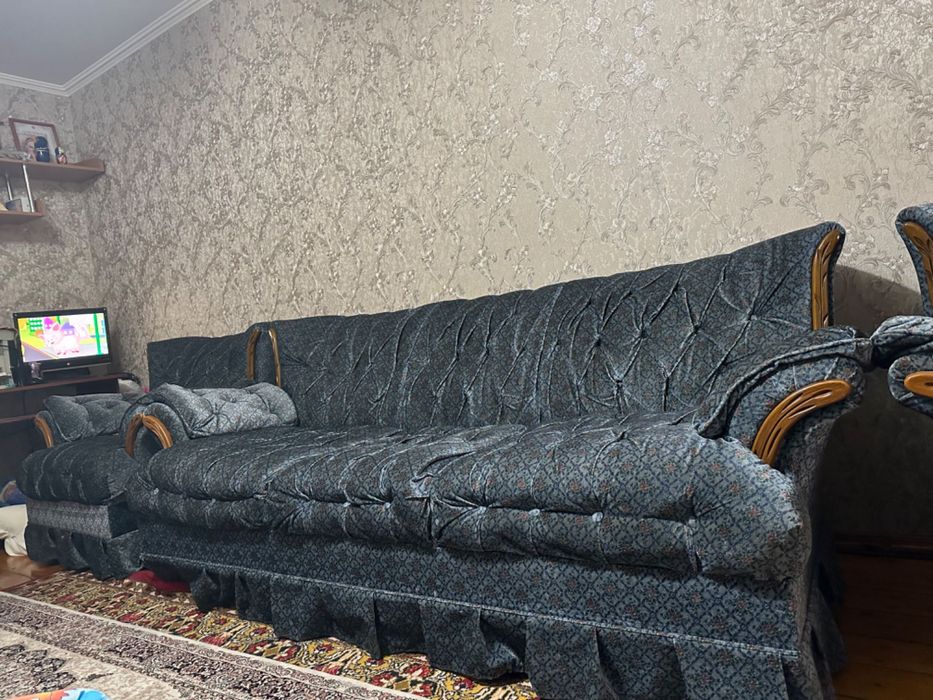 Продам английскую мягкую мебель