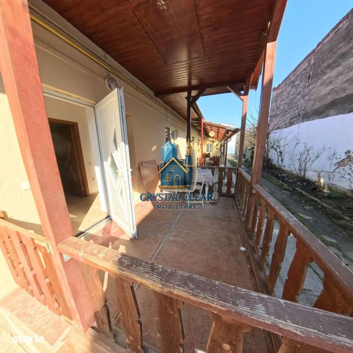 Două case în curte comună, 6 camere + 385 teren - zona semicentrală