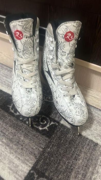 Продам коньки 38 размер