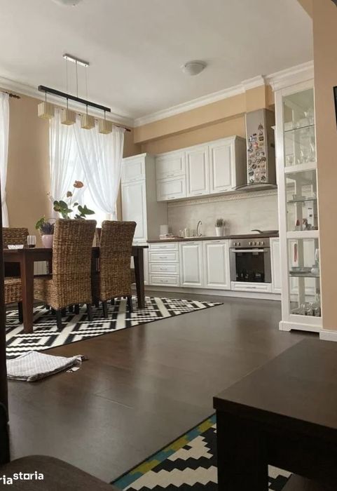 Apartament cu 3 camere, spre inchiriere, zona Cuza Vodă (1 Decembrie)