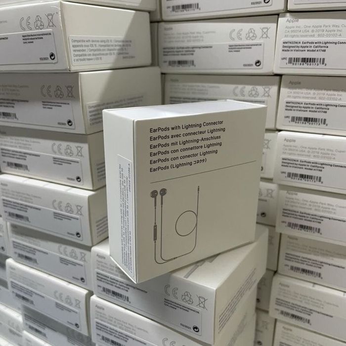  Наушники проводные Apple EarPods Lightning