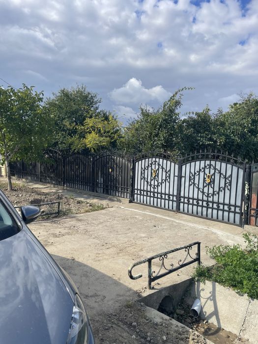 Vand casa  cu toate utilitatile