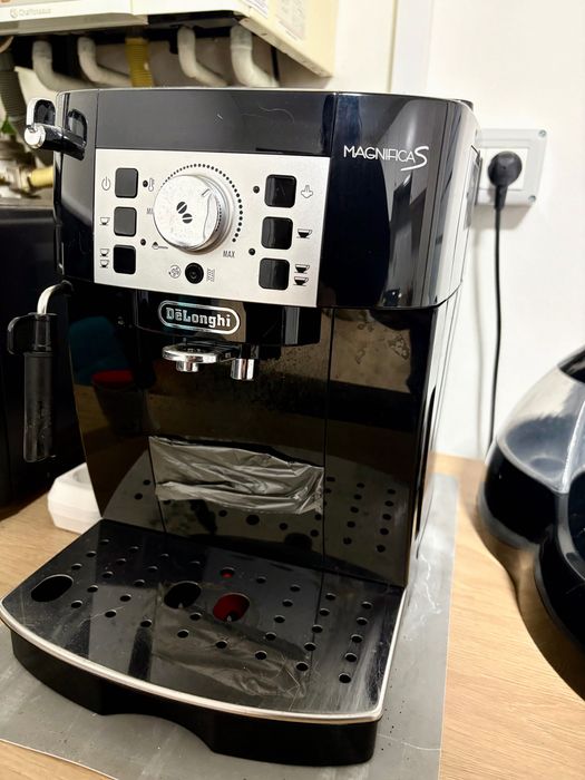 Espressor automat De’Longhi Magnifica S – GARANȚIE 6 luni