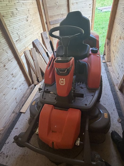 Vand tractor tuns iarba Husqvarna Rider R 320X AWD 4x4 CU masa de taiere