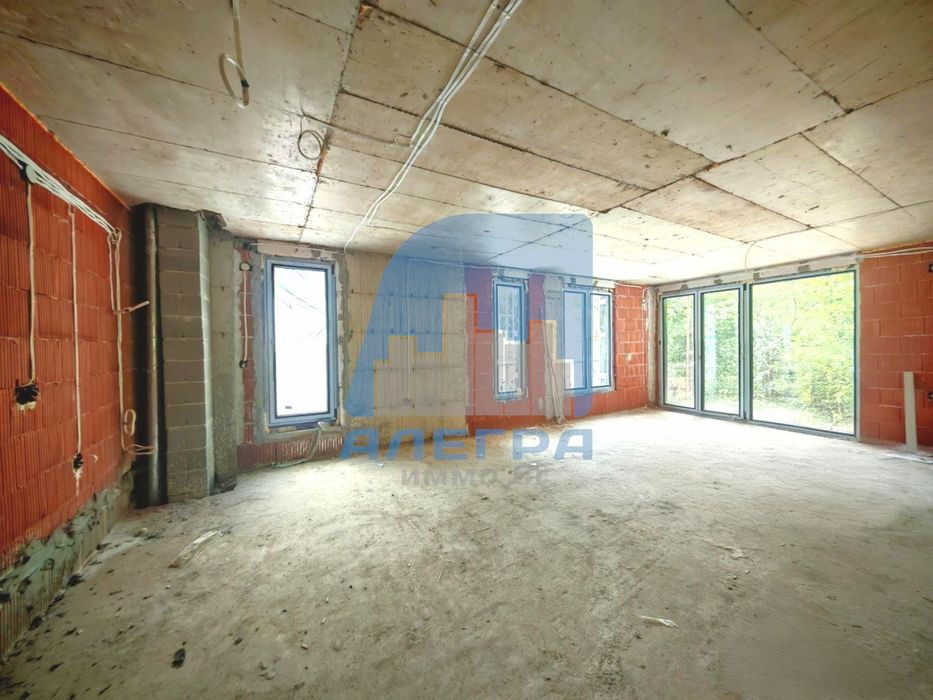 Продава се Тристаен апартамент в София, в.з. Киноцентъра - 127 кв.м за 2623 €/кв.м - Снимка #2