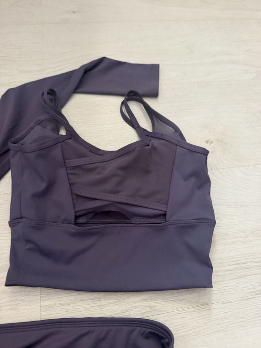 Costum  sport  Alo yoga