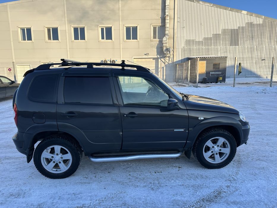 Нива Шевроле в родном окрасе