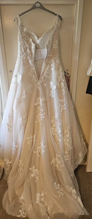 Булчинска рокля, носена веднъж, размер 18, закупена от Англия