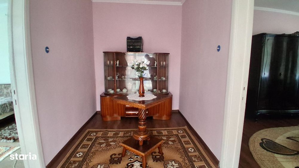 Casa cu teren generos de vanzare in Poiana Campina