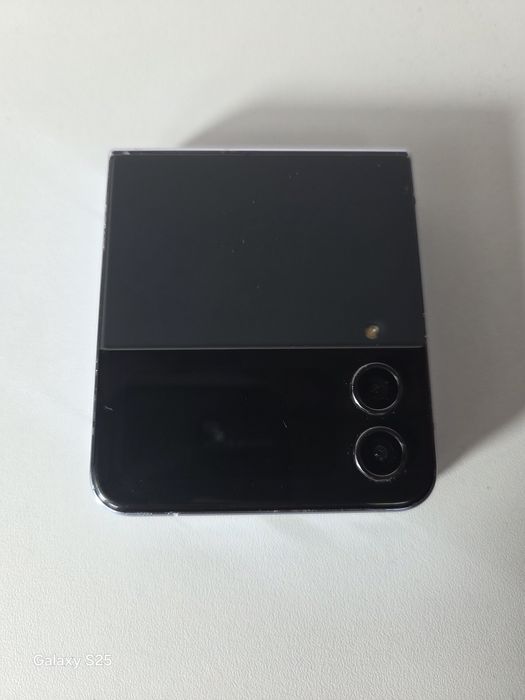 Samsung Galaxy z flip 4 256gb
