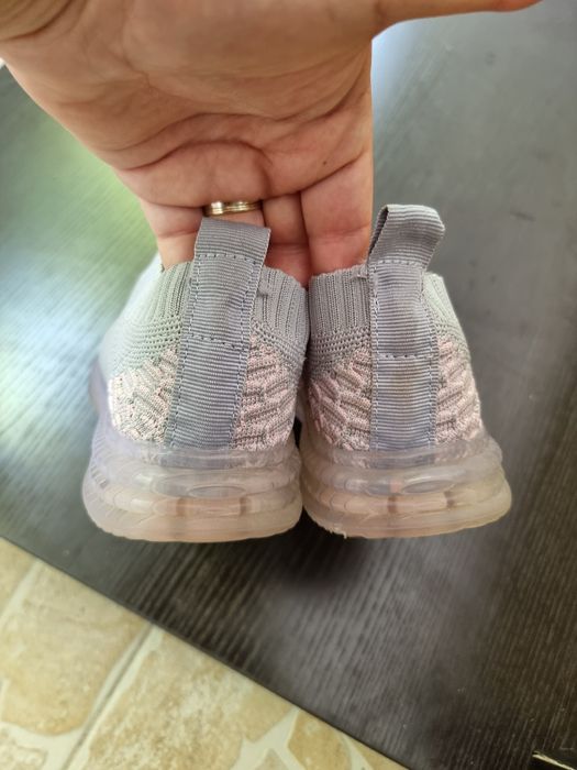 Adidasi cu luminite Sinsay marimea 30