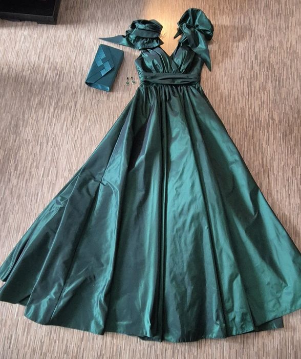 Rochie eleganta  marime 38 M, noua cu eticheta, include cercei  si poseta