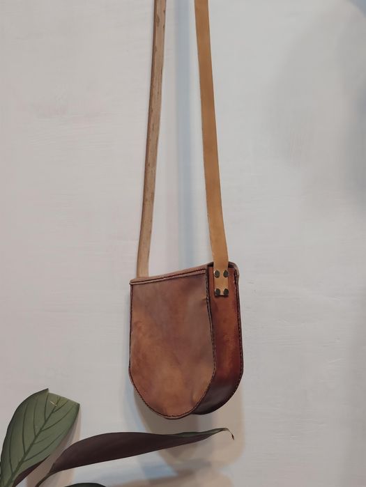 Geantă de piele lucrată manual