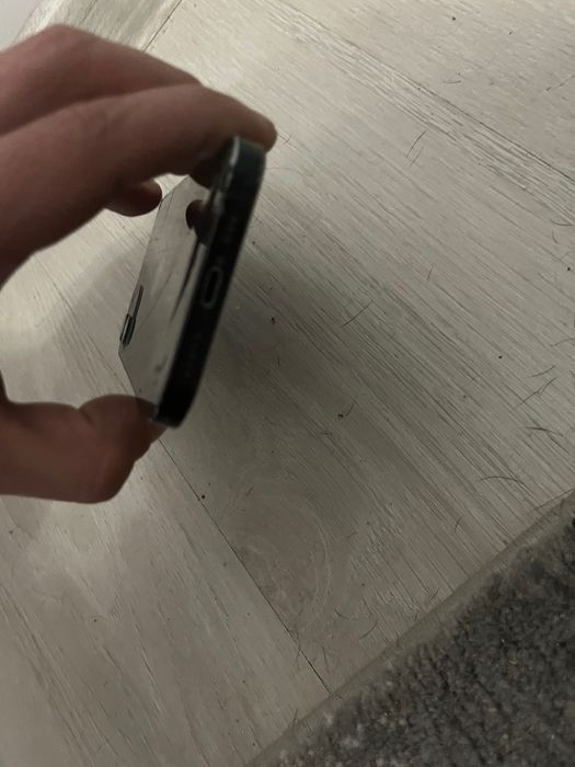 Vând iPhone 12 64 gb black