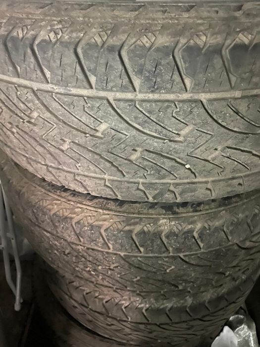 Продам шины А/Т без дисков