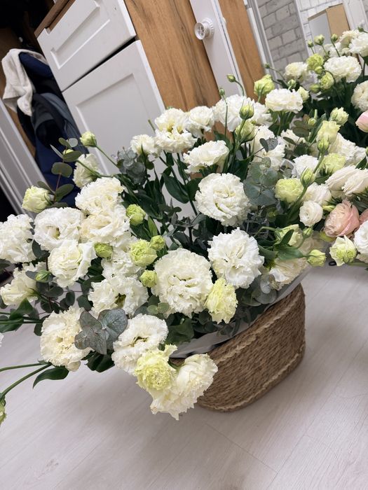 Букет цветов в корзине