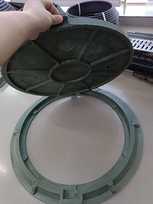 Крышка для колодца для установки в зелёных зонах, газонах, парках.