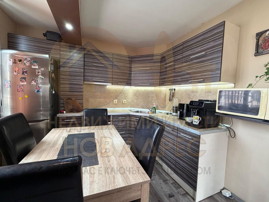 Многостаен Тухлен Апартамент с Гараж ,Газифициран и Обзаведен ,Център