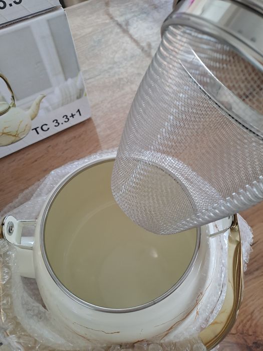 Продам новые эмалированные чайники