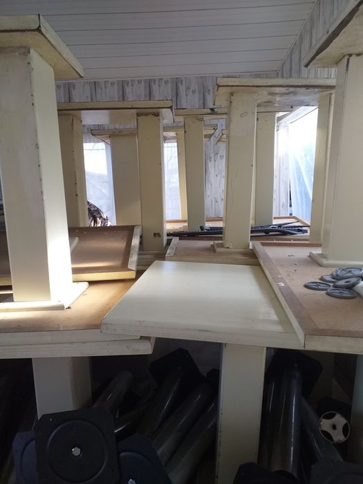 Продаётся стол для конфетки или для дома