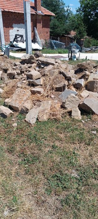 Дялан камък с лице