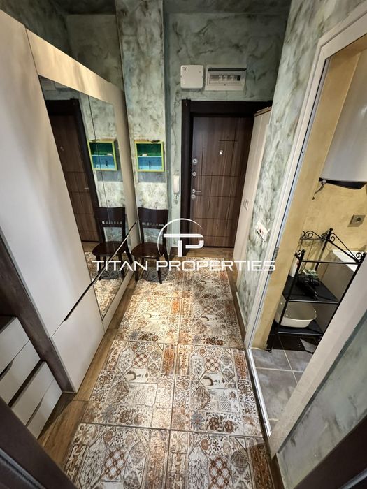 Тристаен апартамент в ж.к Възраждане