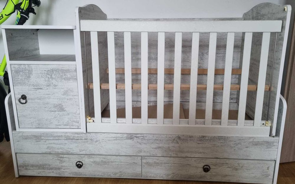 Pătuț copii transformabil cu 2 sertare și măsuță de înfășat, alb-gri